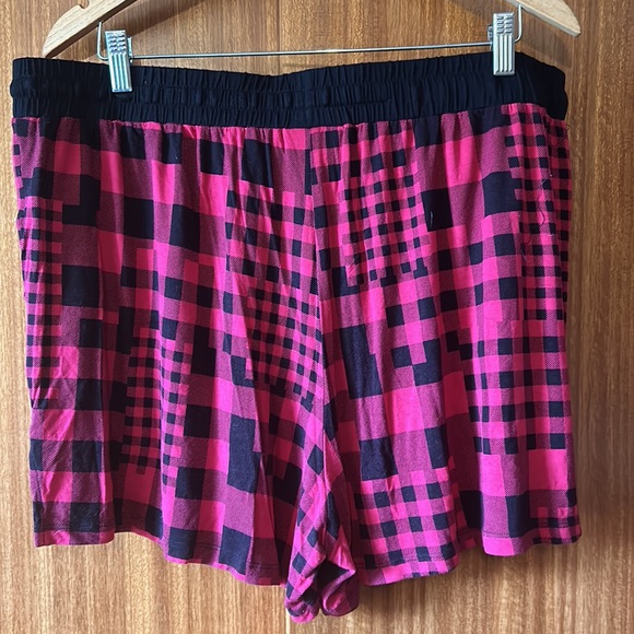 Worn once, soft/lightweight pj shorts are a blend of Viscose+Elastane by Deesse - Picture 2 of 11